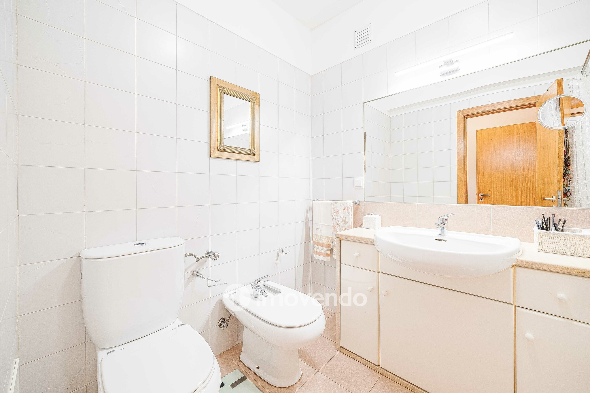 Apartamento T3, com garagem e arrecadação, na Ramada