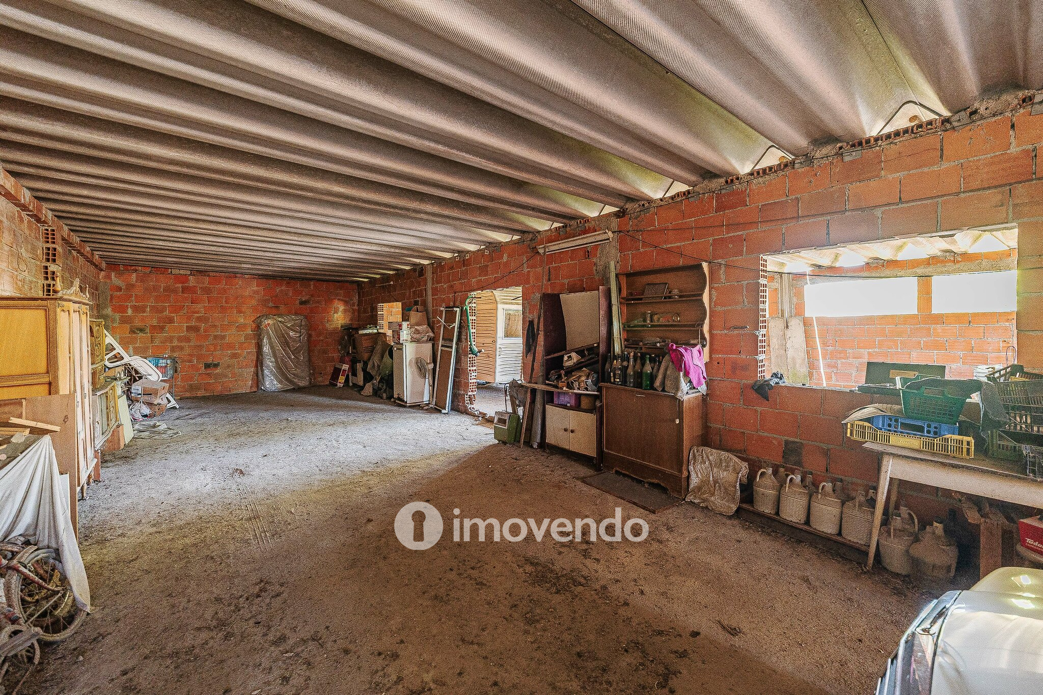 Moradia T3, com um terreno enorme de 5960m², na Quinta do Anjo