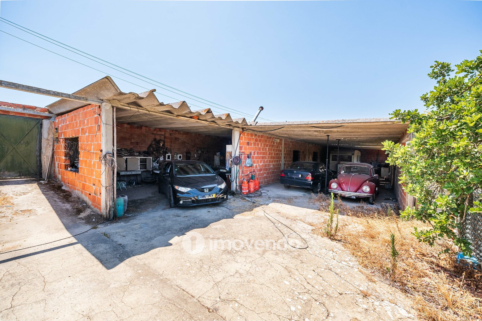 Moradia T3, com um terreno enorme de 5960m², na Quinta do Anjo