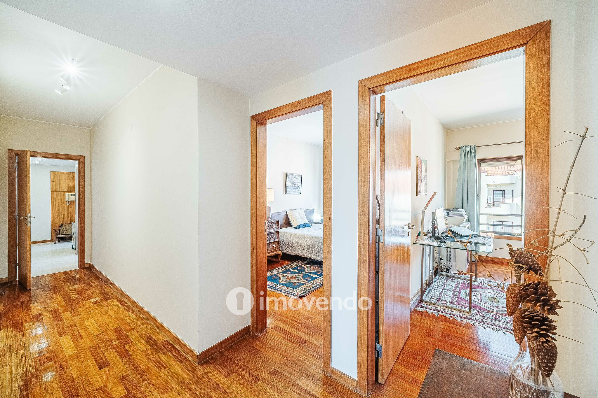 Apartamento T3, com garagem e arrecadação, na Ramada