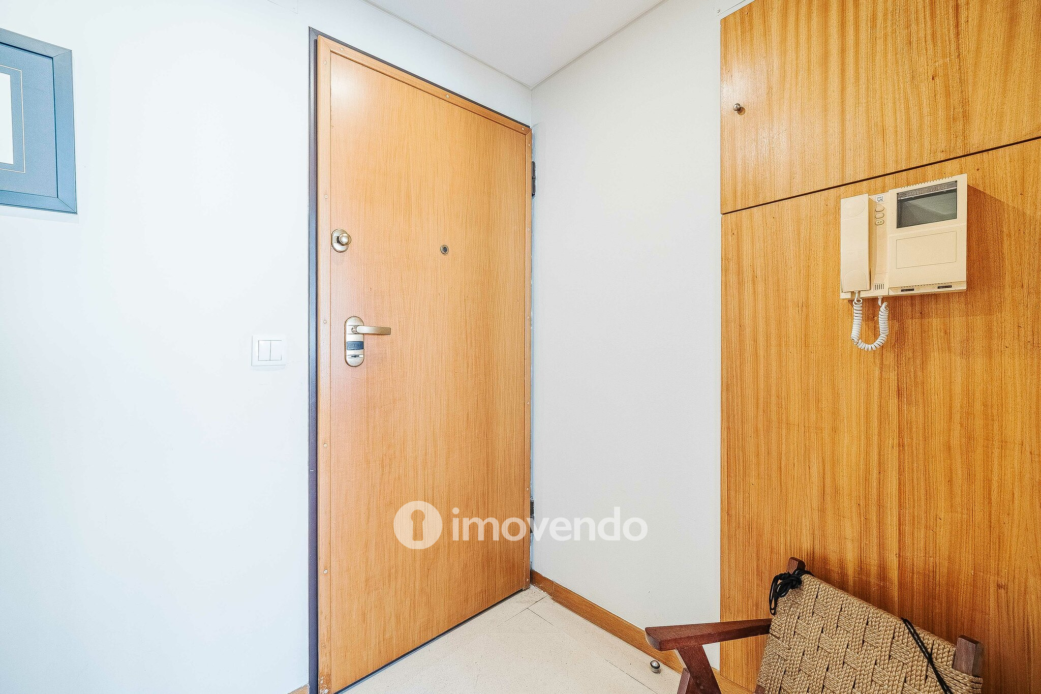 Apartamento T3, com garagem e arrecadação, na Ramada