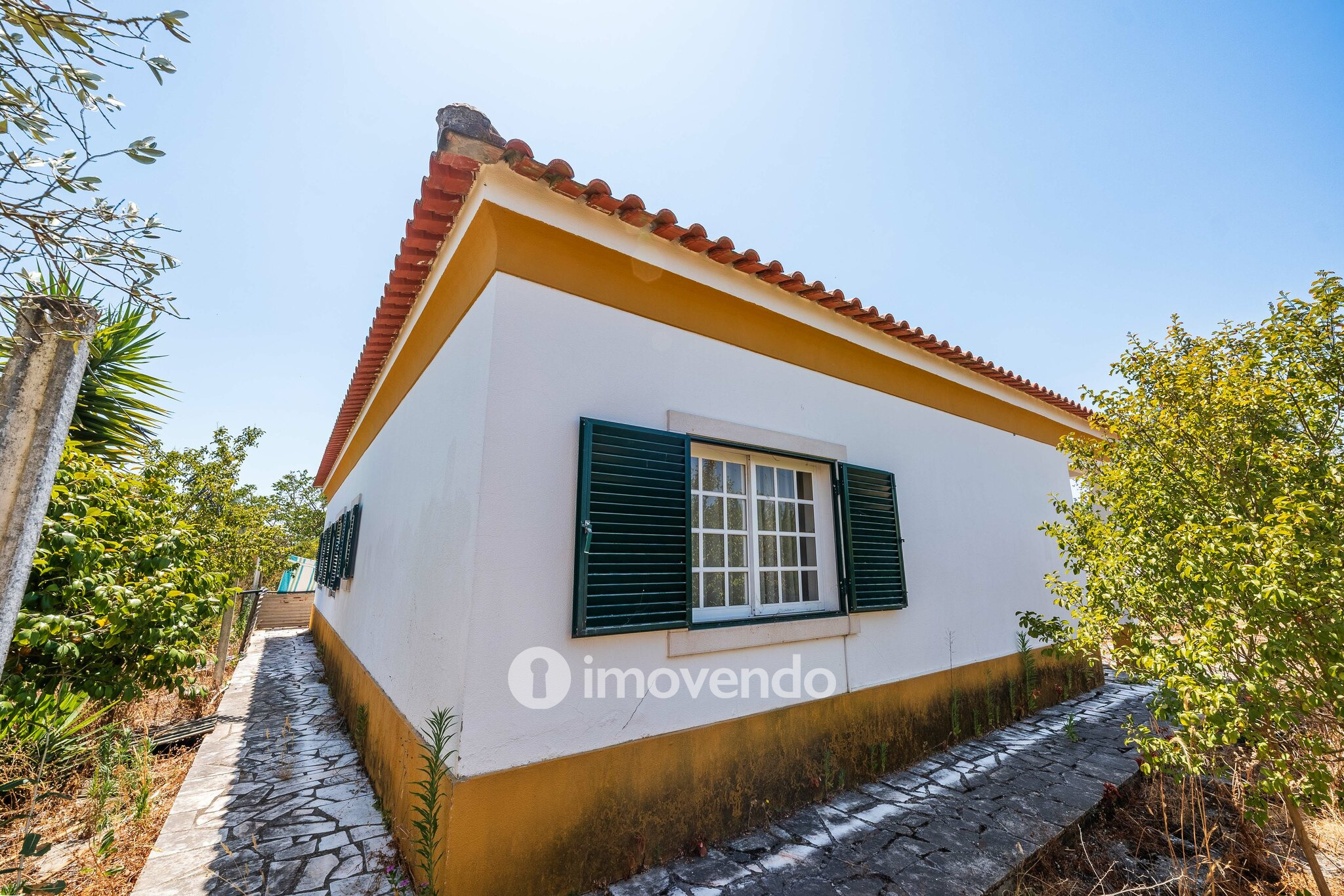 Moradia T3, com um terreno enorme de 5960m², na Quinta do Anjo