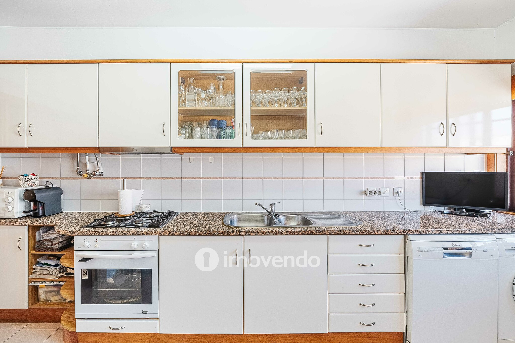 Apartamento T3, com garagem e arrecadação, na Ramada