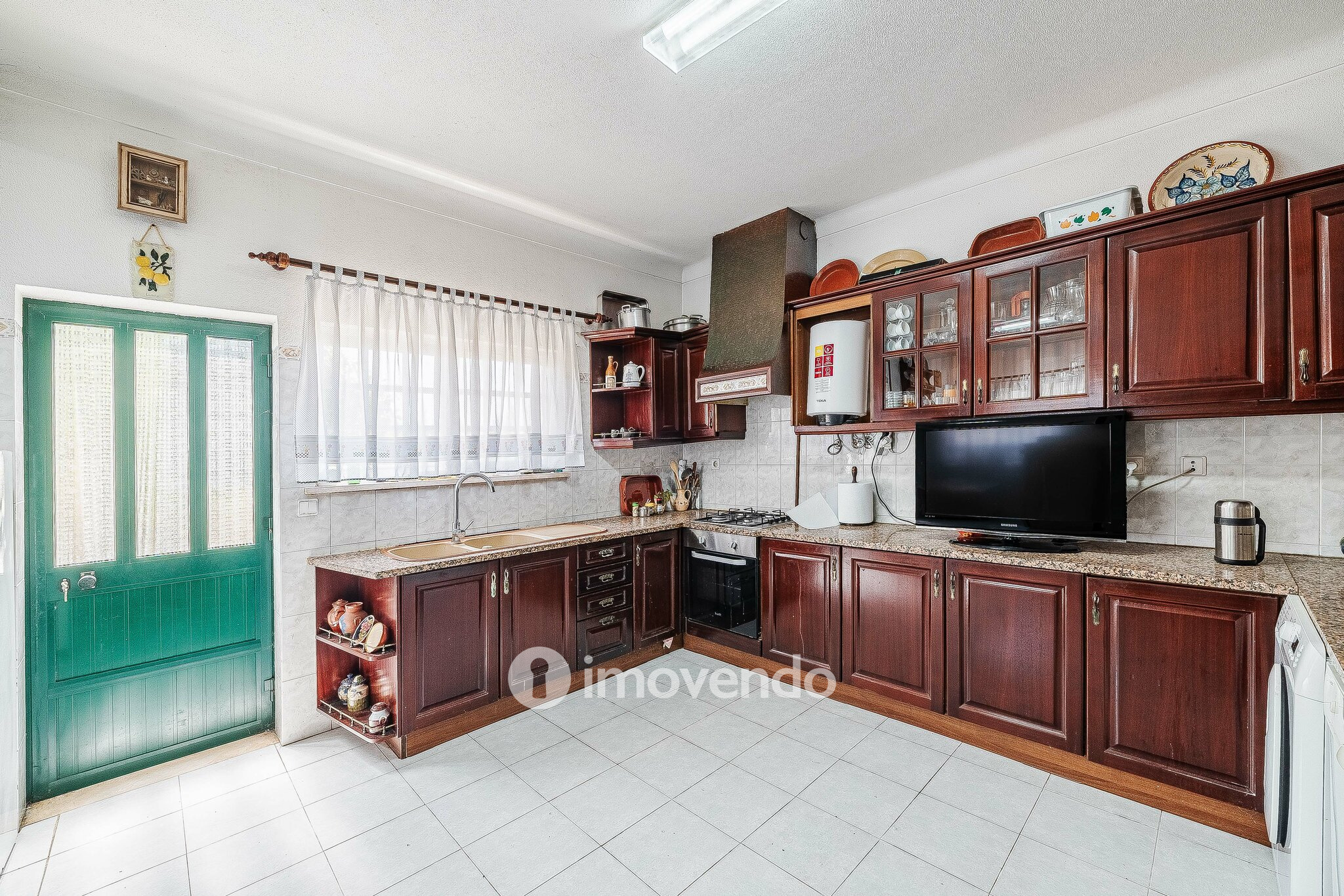 Moradia T3, com um terreno enorme de 5960m², na Quinta do Anjo