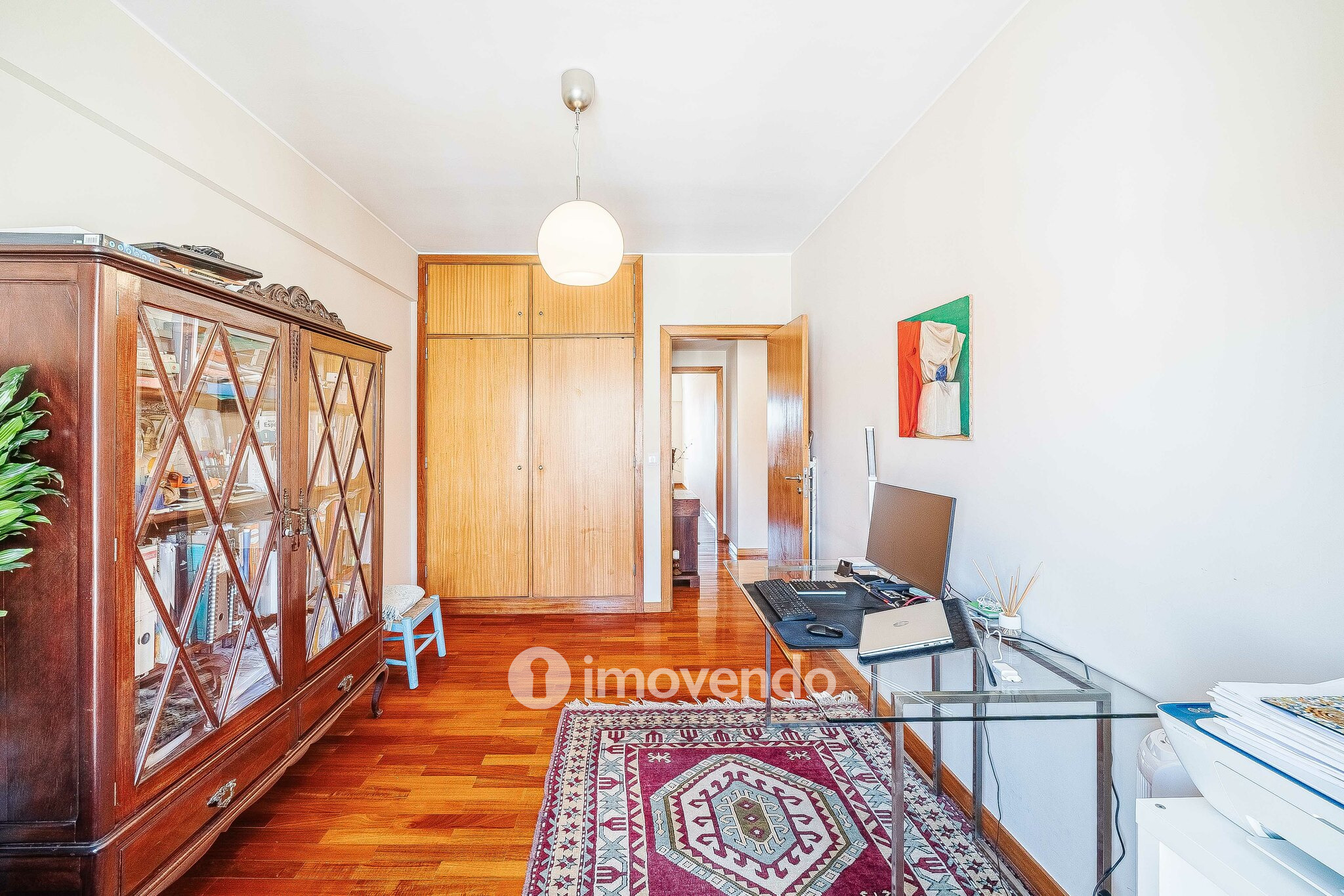 Apartamento T3, com garagem e arrecadação, na Ramada