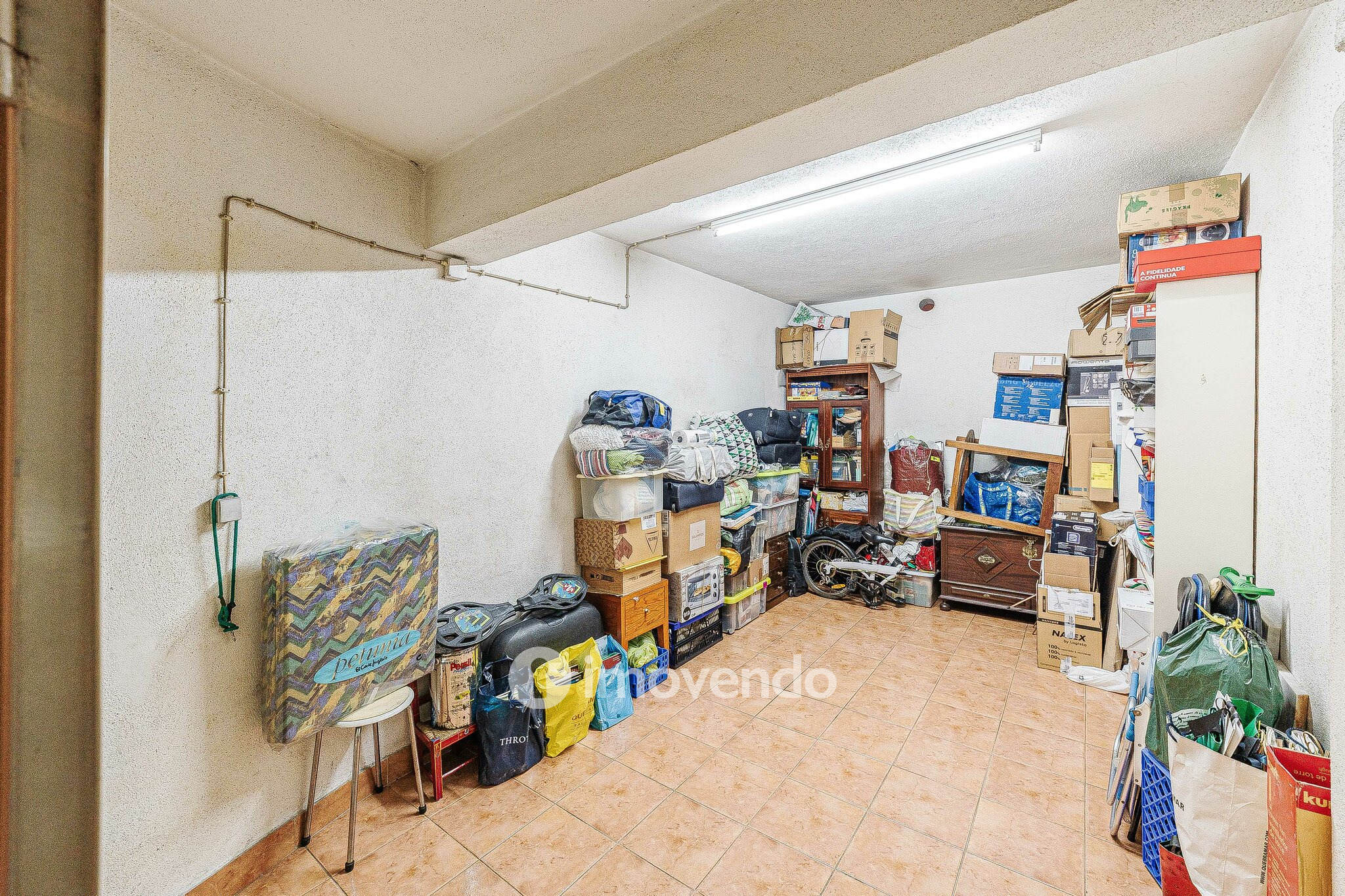 Apartamento T3, com garagem e arrecadação, na Ramada
