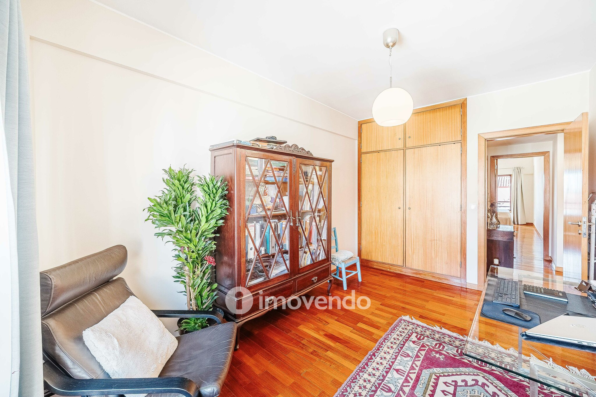 Apartamento T3, com garagem e arrecadação, na Ramada