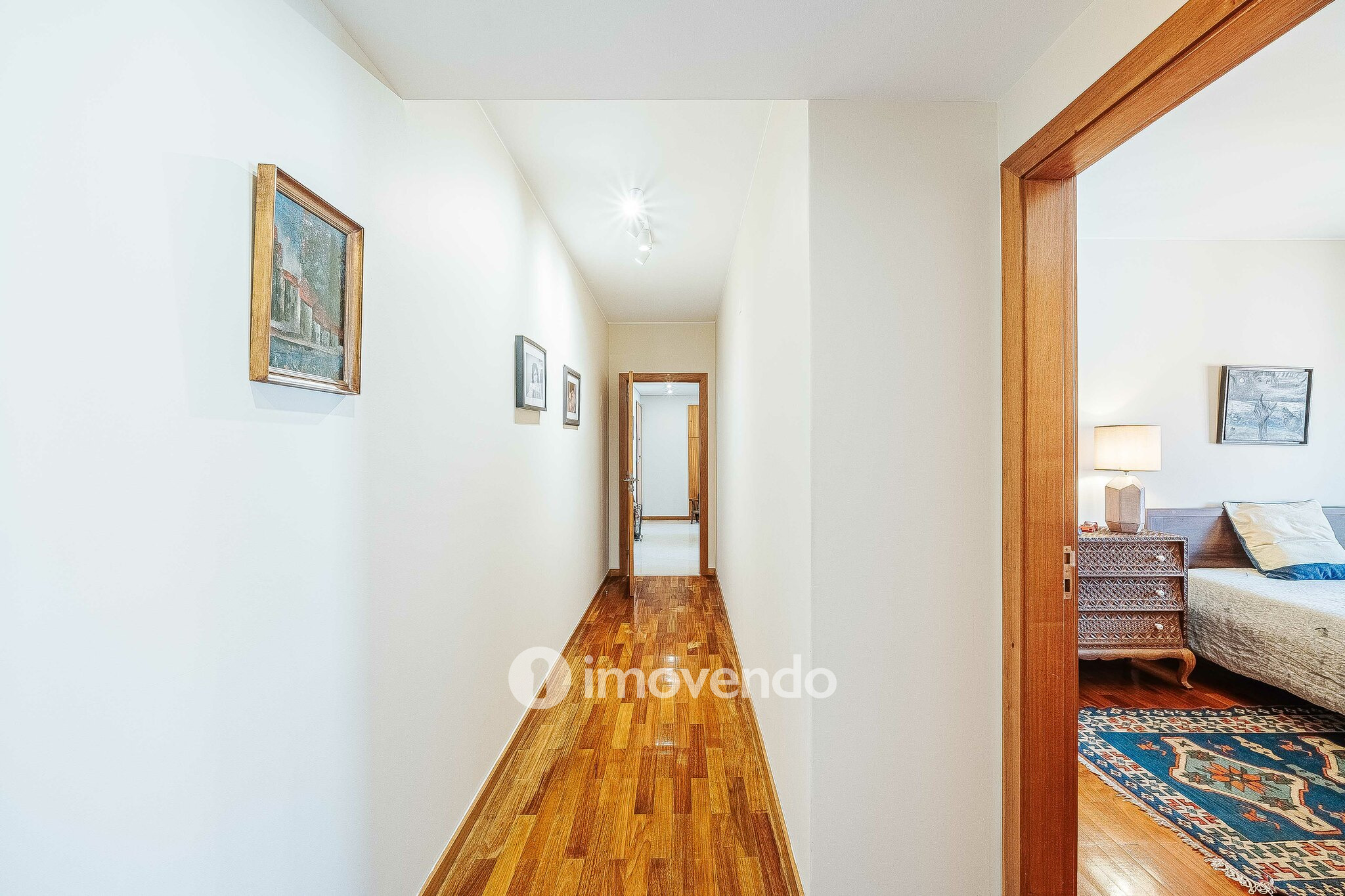 Apartamento T3, com garagem e arrecadação, na Ramada