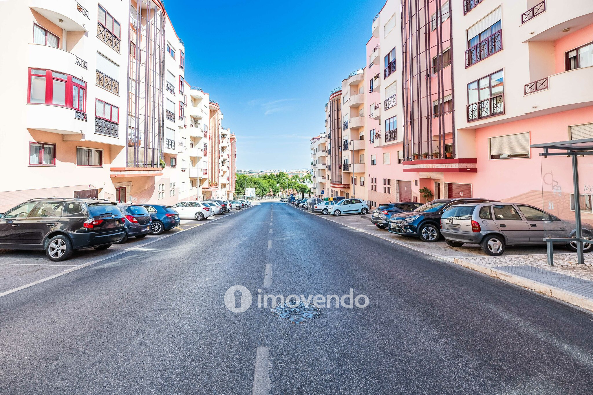 Apartamento T3, com garagem e arrecadação, na Ramada