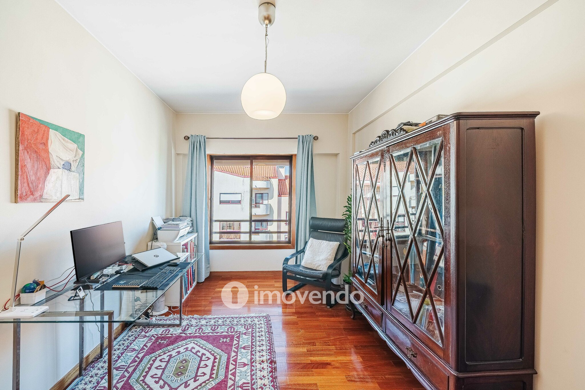 Apartamento T3, com garagem e arrecadação, na Ramada