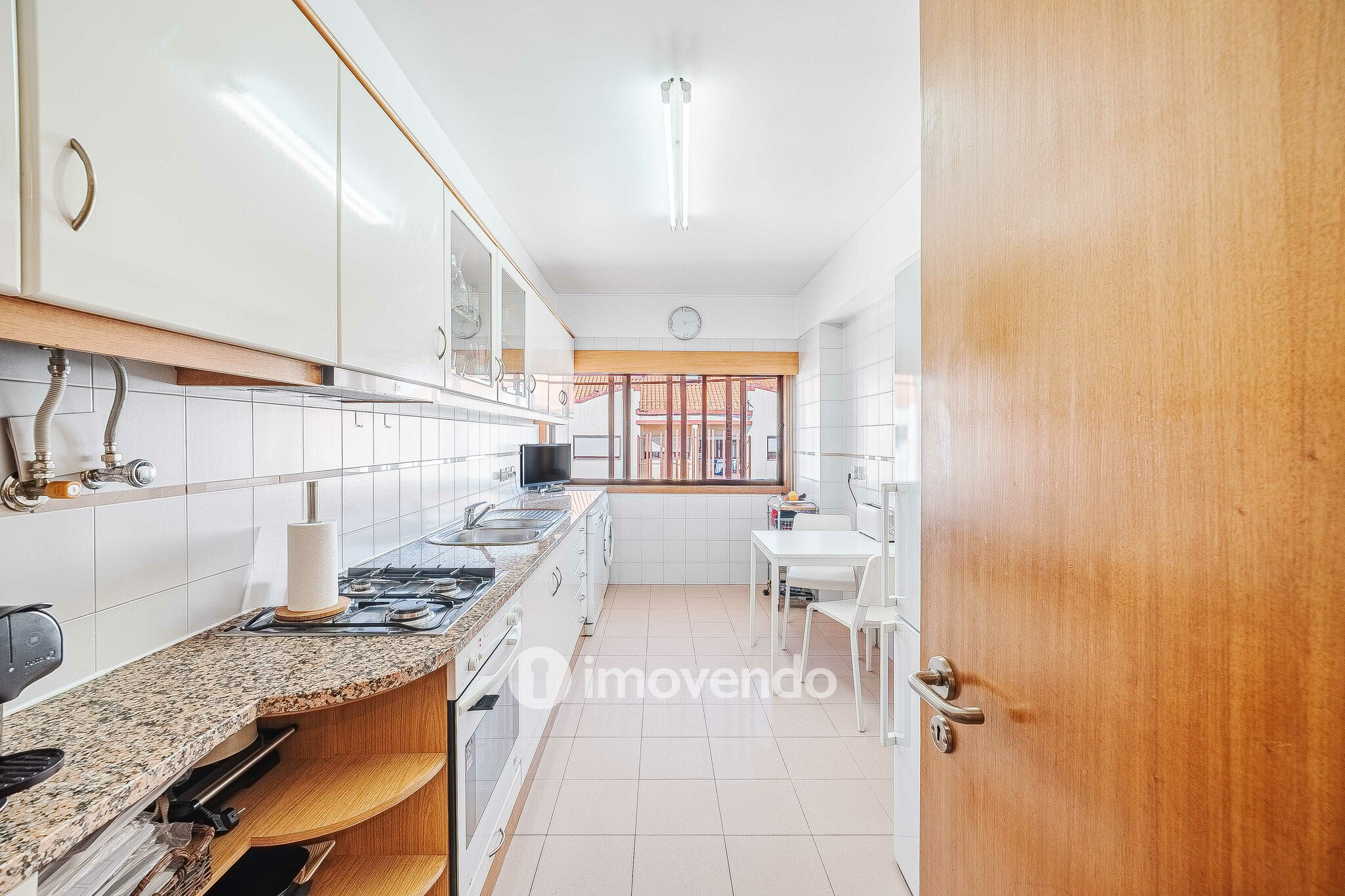 Apartamento T3, com garagem e arrecadação, na Ramada