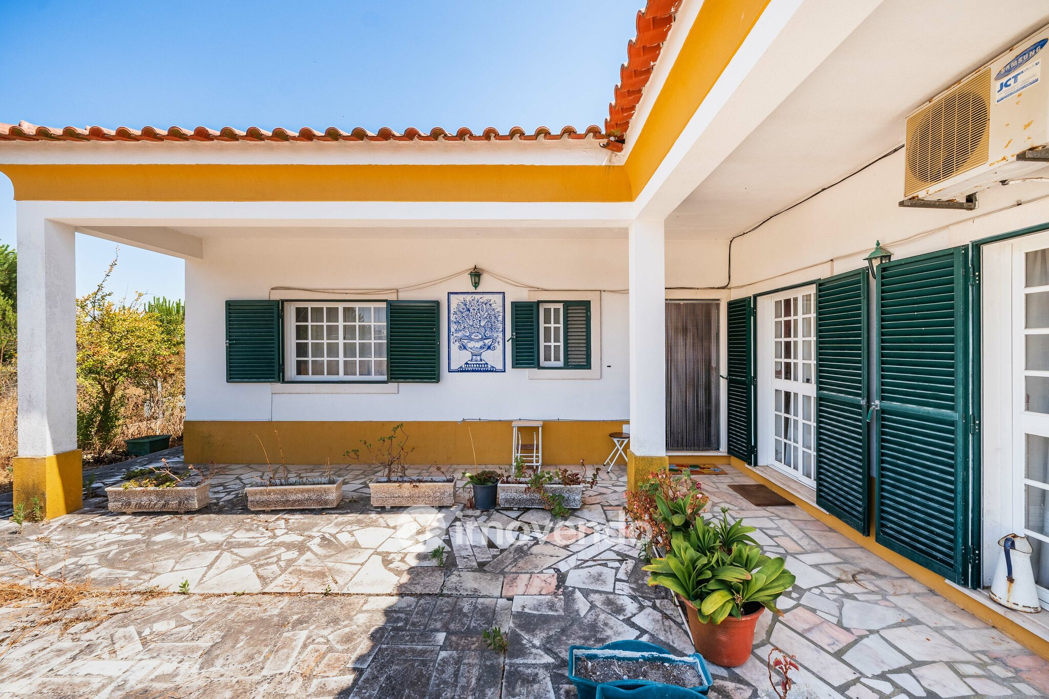 Moradia T3, com um terreno enorme de 5960m², na Quinta do Anjo