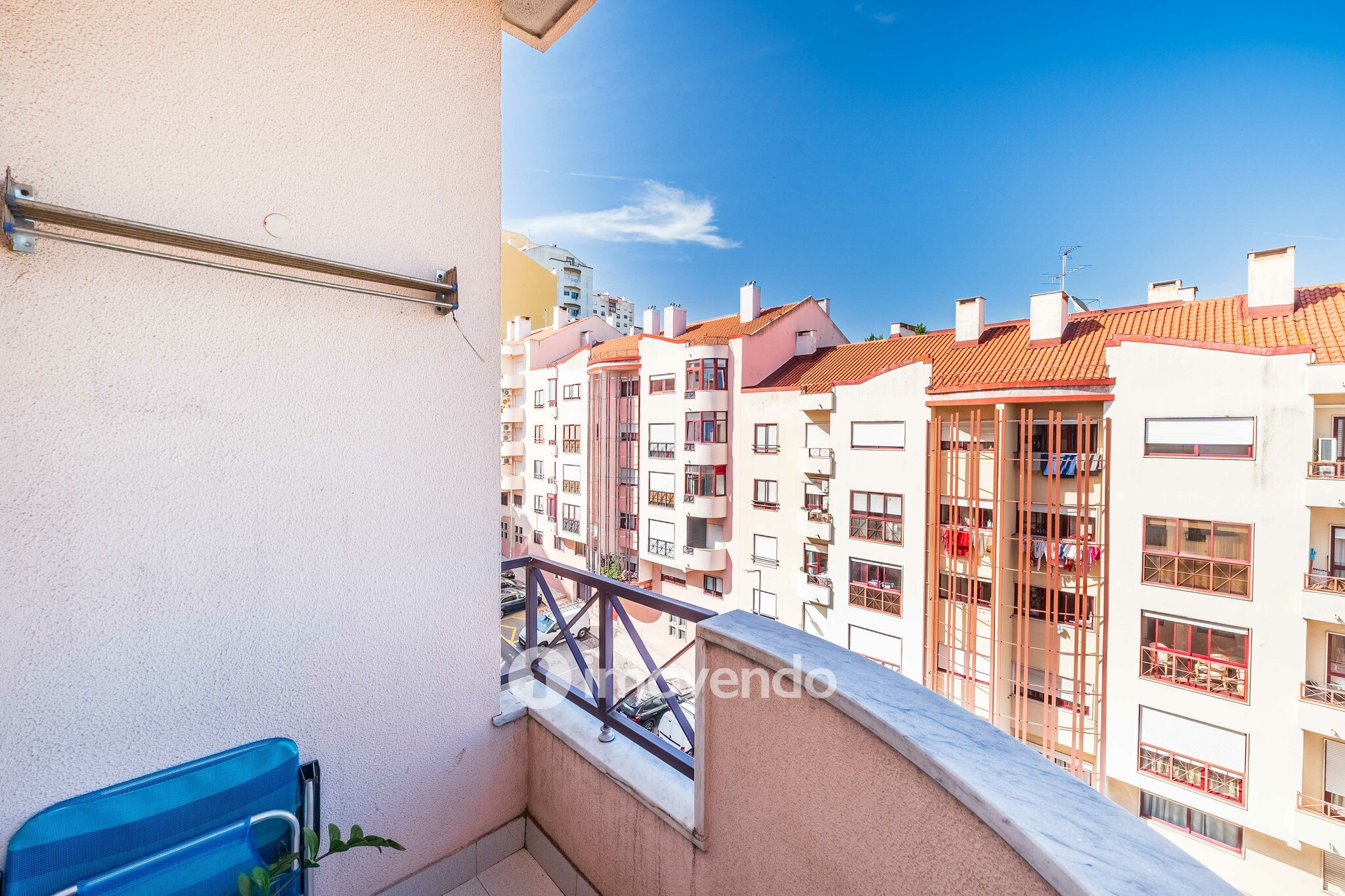 Apartamento T3, com garagem e arrecadação, na Ramada