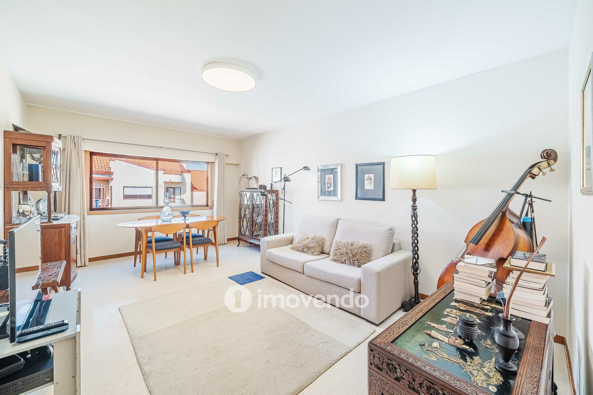 Apartamento T3, com garagem e arrecadação, na Ramada