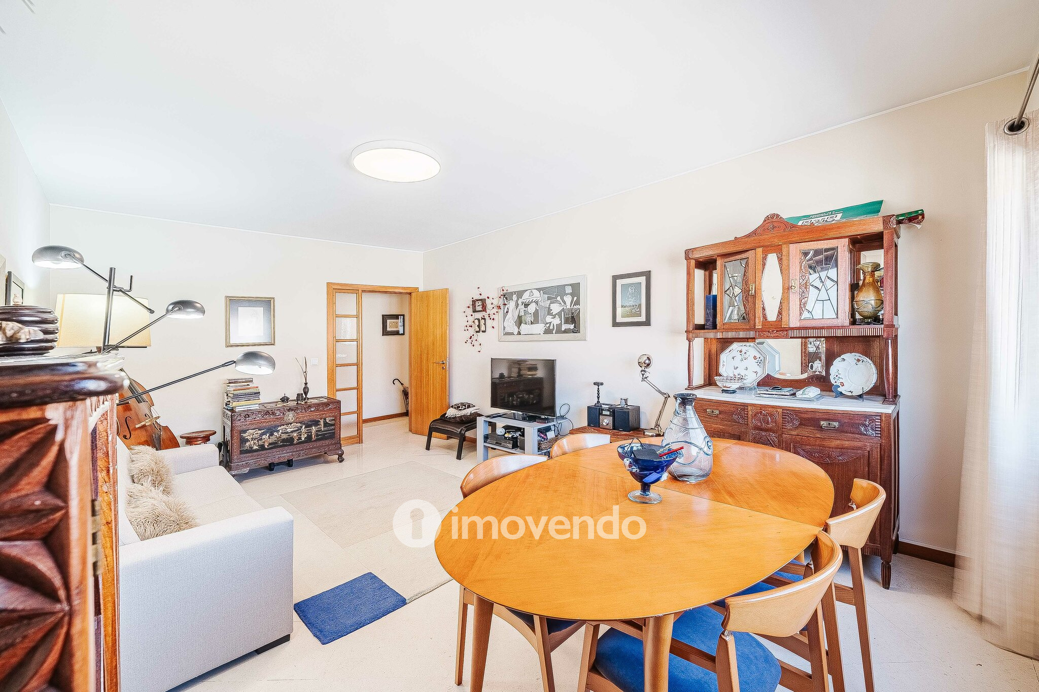 Apartamento T3, com garagem e arrecadação, na Ramada